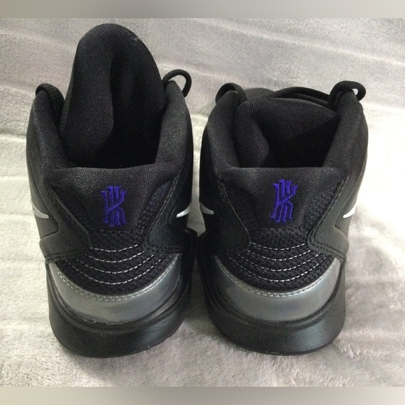 Nike Kyrie Infinity Black Metallic Silver (GS) No Box Size 7y - Picture 5 of 8